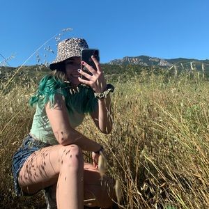 Meet your Posher, Idk